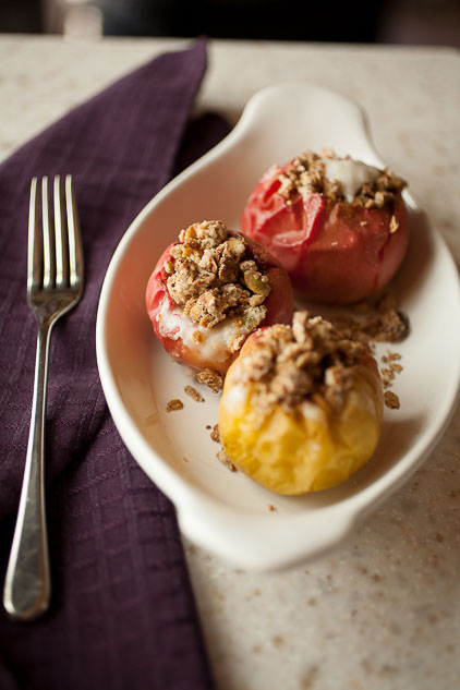 These breakfast baked apples with granola crumble make the perfect sweet, fall-spiced, and healthy breakfast or brunch for autumn!
