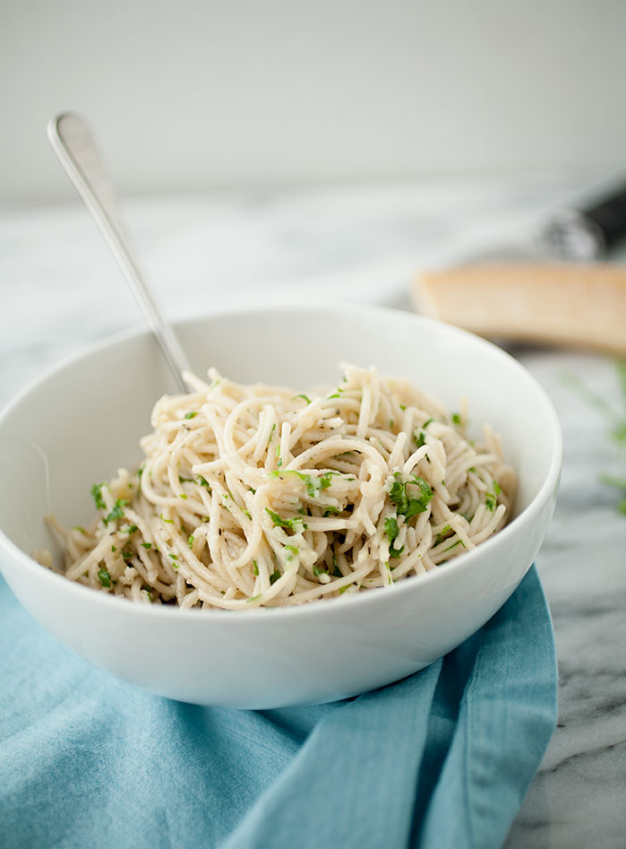 When you’re looking for a quick, simple dinner, this simple weeknight pasta is perfect! Quick, easy, and delicious, it’s made with a handful of ingredients you probably already have in your pantry or fridge! 